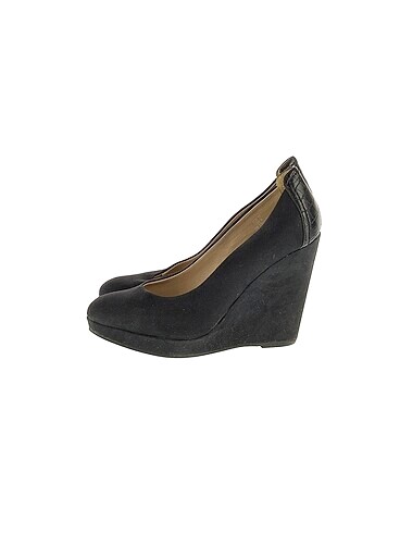 H&M Dolgu Topuk %70 İndirimli.