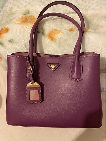 Prada kol çantası