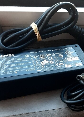 TOSHIBA orjinel adaptör 