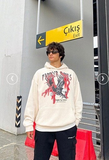 PoineerSouls Baskılı Krem Sweatshirt