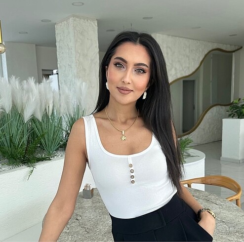Kalın aslılı düğmeli body