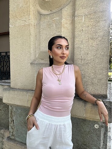 Yanları büzgülü pembe body