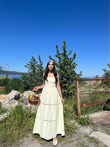 Uzun sarı elbise