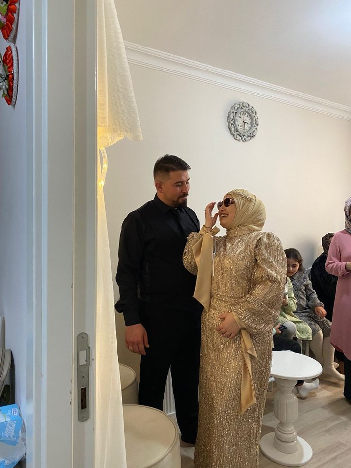 Altın İşlemeli Uzun Kollu Abiye Elbise - Görsel 3