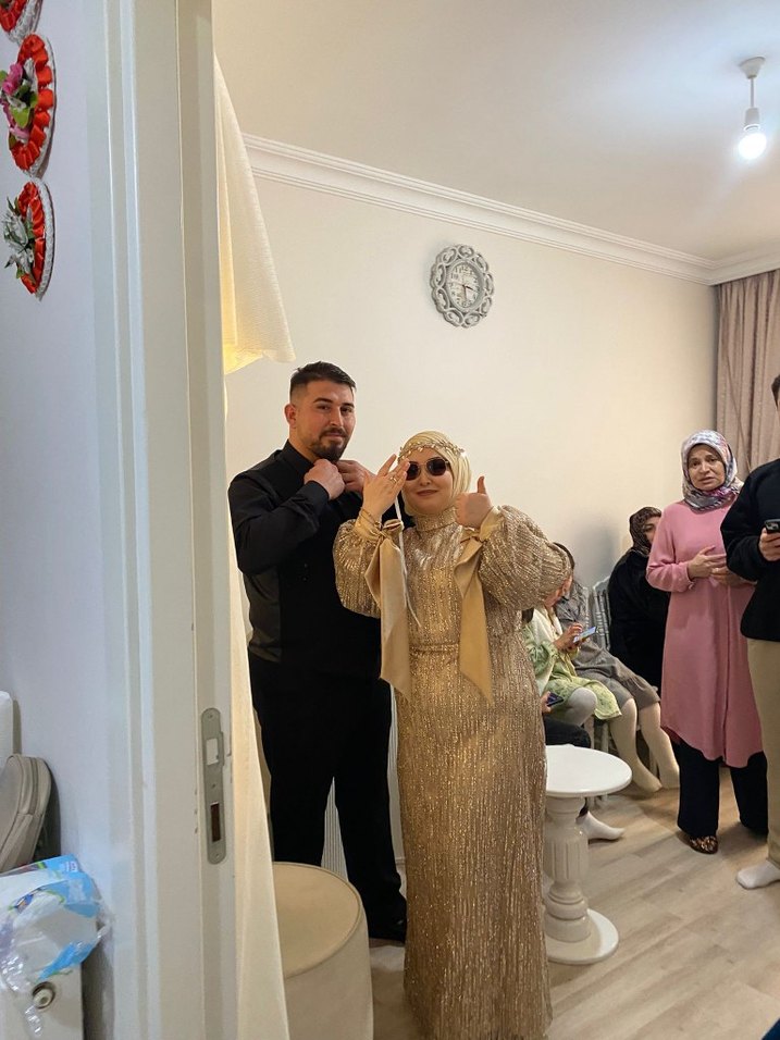 Altın İşlemeli Uzun Kollu Abiye Elbise - Görsel 4