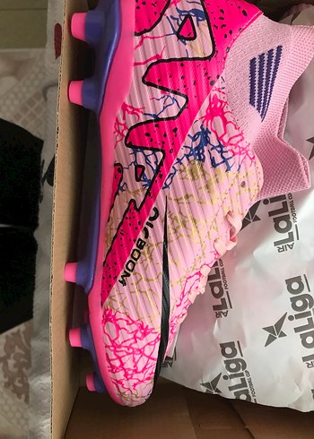 Pembe Renkli Erkek Futbol Ayakkabısı