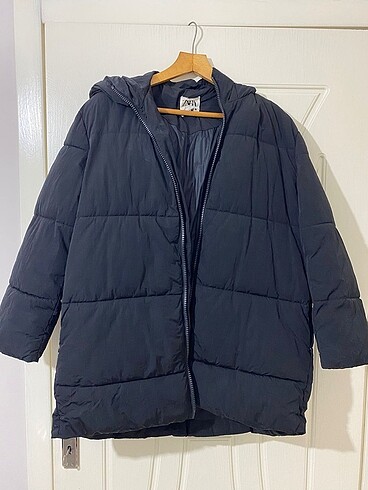 Zara Mont