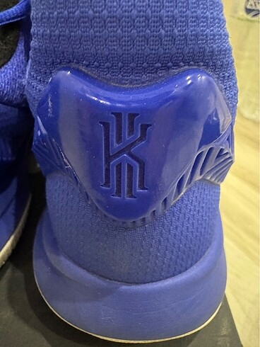 42 Beden Nike Kyrie 3 Basketbol Ayakkabısı