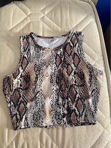 Yılan desenli crop