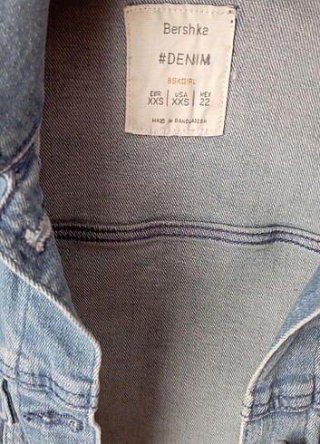 32 Beden mavi Renk Bershka kısa kot ceket