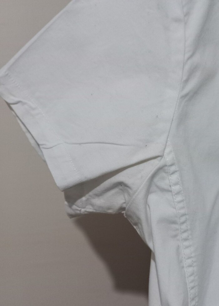 Beyaz yazlik gömlek - Görsel 4