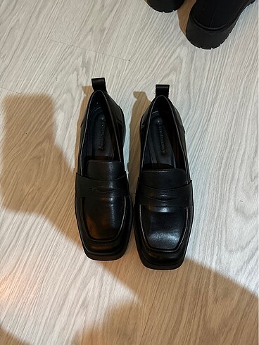 Stradivarius Küt burunlu makosen
