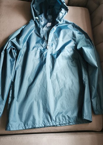 Decathlon Parlak Kapüşonlu Kadın Yağmurluk ve rüzgarlik - Görsel 3