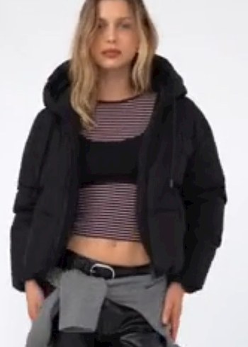 Stradivarius kısa şişme mont - Görsel 11