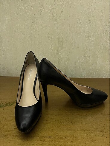 Nine West Siyah Topuklu Ayakkabı