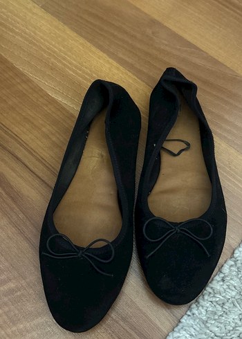 H&M Siyah Süet Fiyonklu Kadın Babet