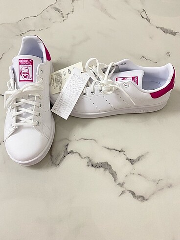 38,5 Beden Adidas Ayakkabı