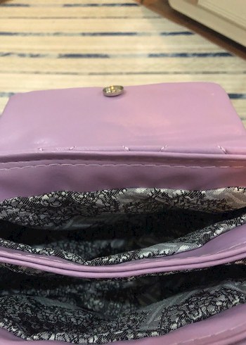Beden Zincir Detaylı Pembe Deri Kadın Çanta