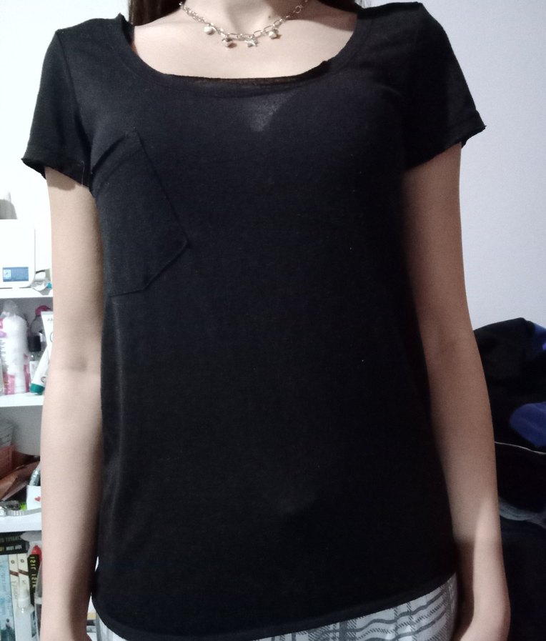 Siyah V Yaka tişört - Görsel 2