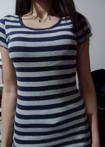 Gri Çizgili Vücuda Oturan Tişörtü - Görsel 3