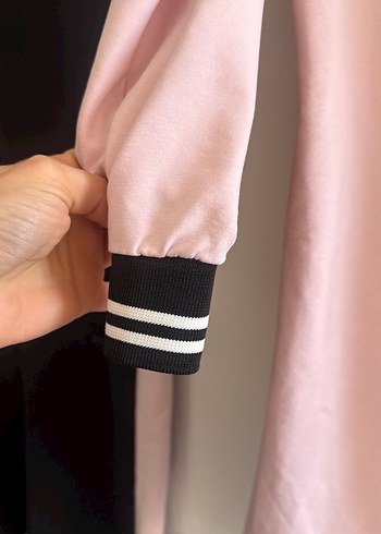 Pembe Kapüşonlu Uzun Sweatshirt ve Siyah Rahat Pantolon - Görsel 5