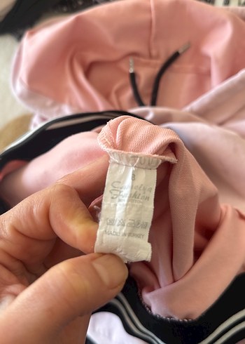 Pembe Kapüşonlu Uzun Sweatshirt ve Siyah Rahat Pantolon - Görsel 10