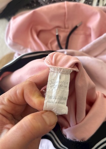 Pembe Kapüşonlu Uzun Sweatshirt ve Siyah Rahat Pantolon - Görsel 9
