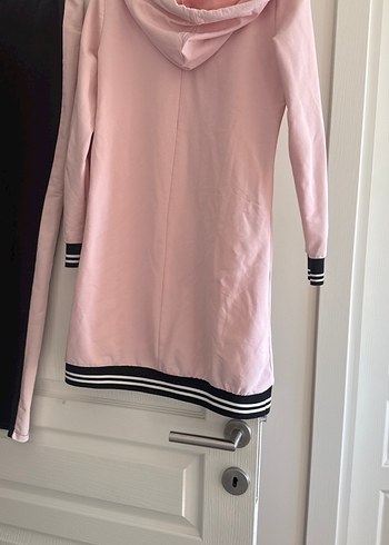 Pembe Kapüşonlu Uzun Sweatshirt ve Siyah Rahat Pantolon - Görsel 4