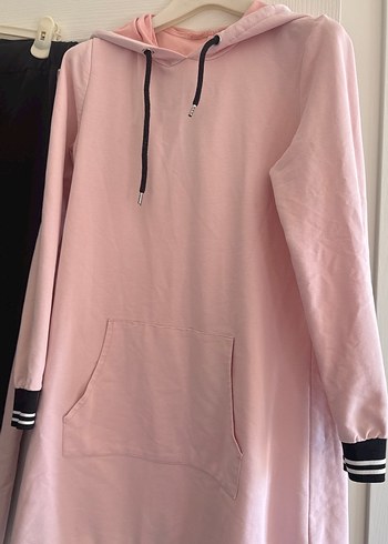 Pembe Kapüşonlu Uzun Sweatshirt ve Siyah Rahat Pantolon - Görsel 2