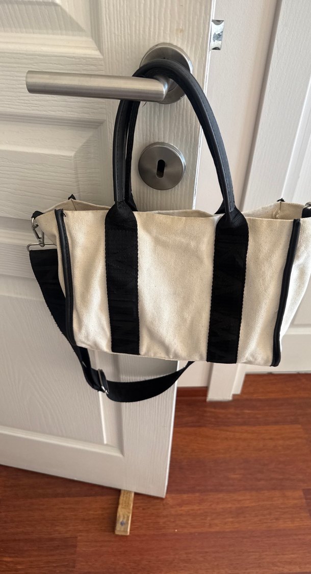 Beyaz Siyah Detaylı Kadın Omuz Çantası - Görsel 3