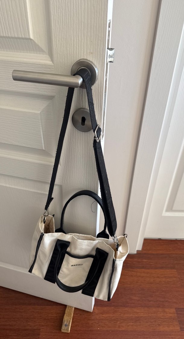 Beyaz Siyah Detaylı Kadın Omuz Çantası - Görsel 4