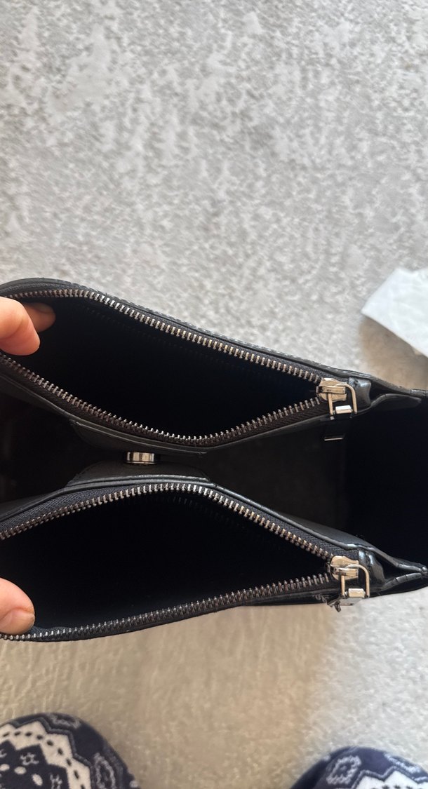 Zincir Detaylı Siyah Süet Kadın Çanta - Görsel 4