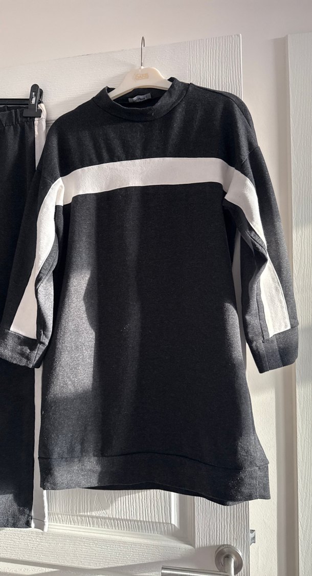 Gri Şeritli Siyah Kadın Eşofman Takımı - Görsel 4