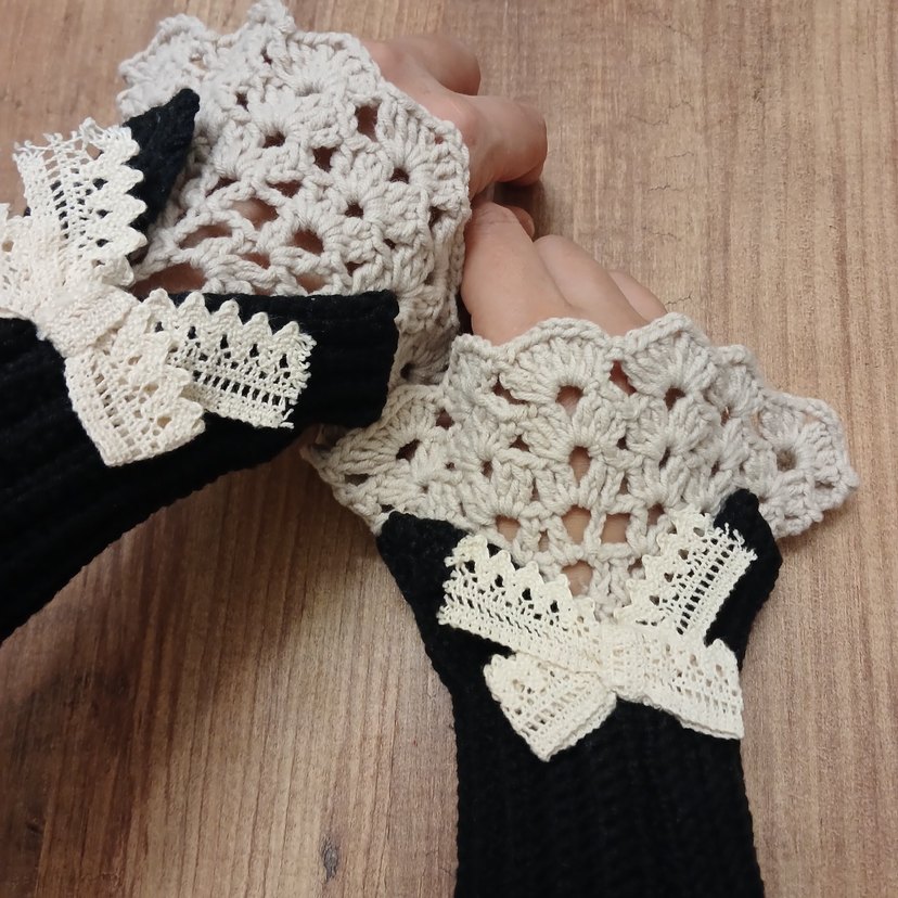 Siyah Dantel Detaylı Örgü Kadın Eldiven - Görsel 5