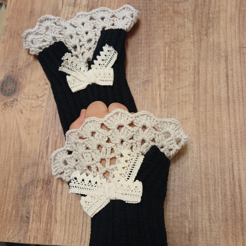 Siyah Dantel Detaylı Örgü Kadın Eldiven - Görsel 3