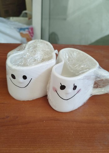 Beyaz Gülümseyen Yüz Desenli Seramik Kupa