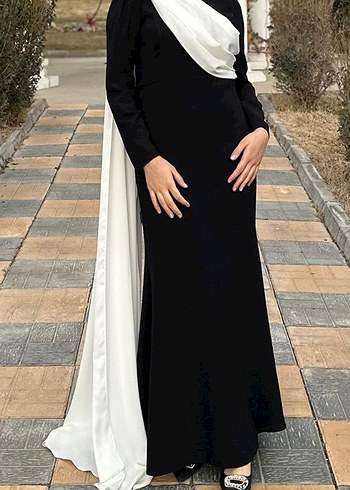 Siyah Beyaz Drapeli Uzun Kadın Abiye Elbise - Görsel 2