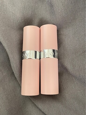 avon hyaluronik ruj