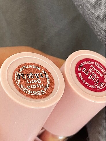 Beden çeşitli Renk avon hyaluronik ruj