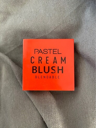 Pastel cream blush allik