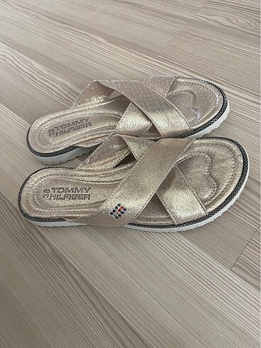 Tommy Hilfiger terlik