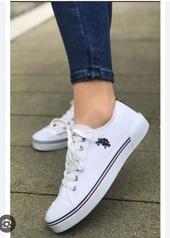 Beyaz Bağcıklı Kadın Spor Ayakkabı