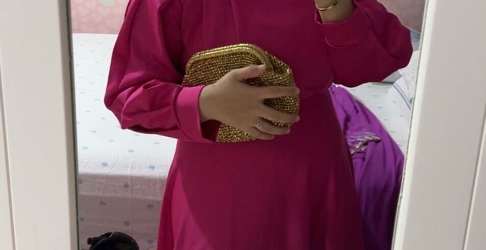 Pembe elbise