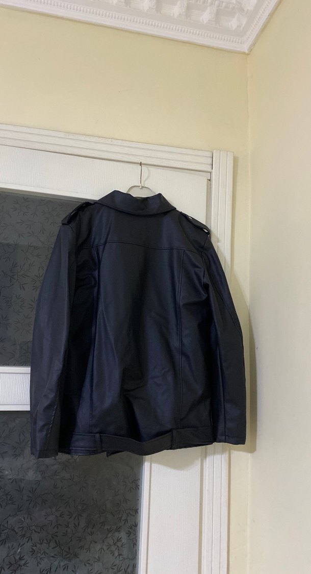 Kemer Detaylı Siyah Deri Biker Ceket - Görsel 2