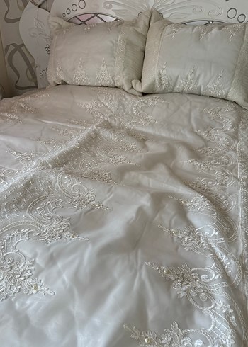 İşlemeli Beyaz Yatak Örtüsü - Görsel 2