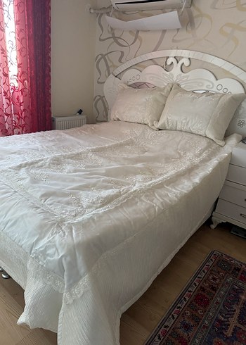 İşlemeli Beyaz Yatak Örtüsü - Görsel 3