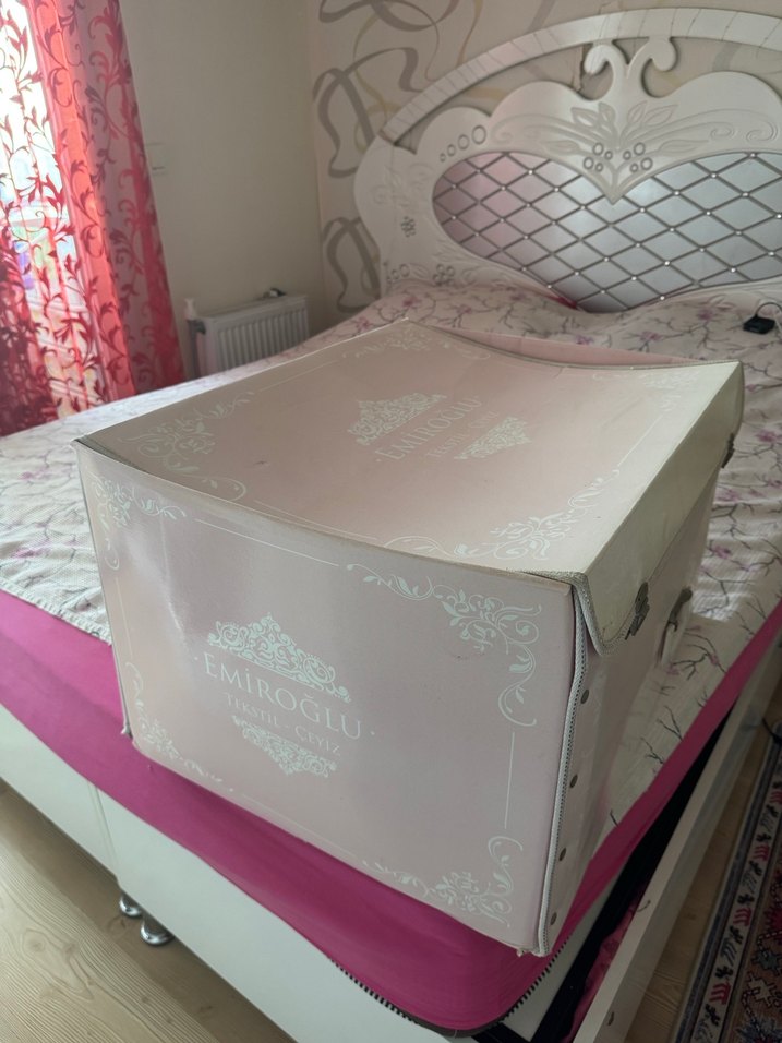 İşlemeli Beyaz Yatak Örtüsü - Görsel 4