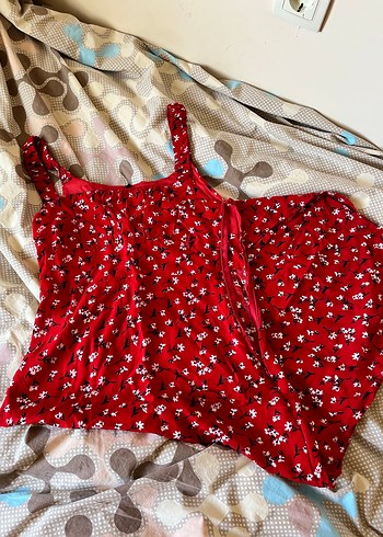 Kırmızı Desenli midi boy yırtmaclı elbise - Görsel 2