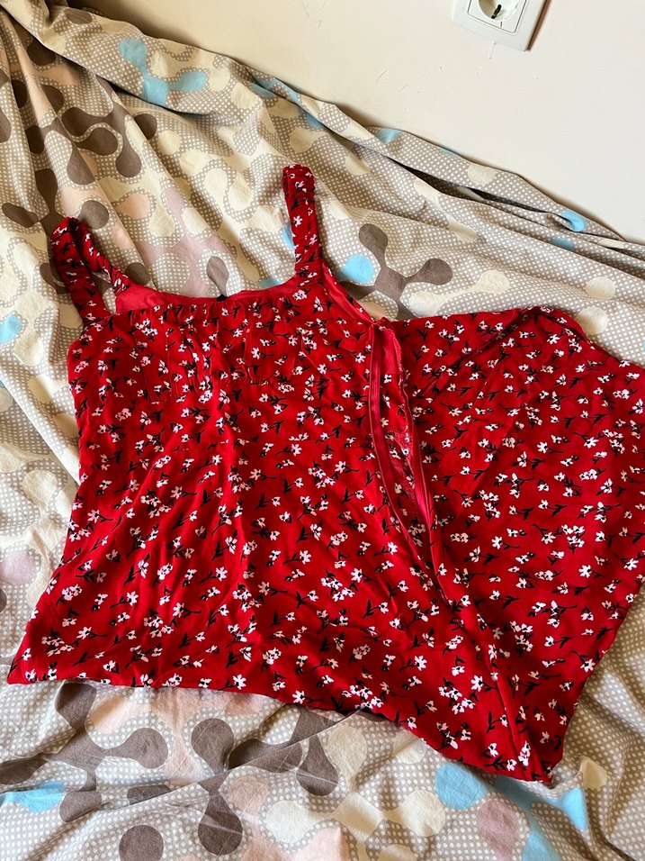 Kırmızı Desenli midi boy yırtmaclı elbise - Görsel 2