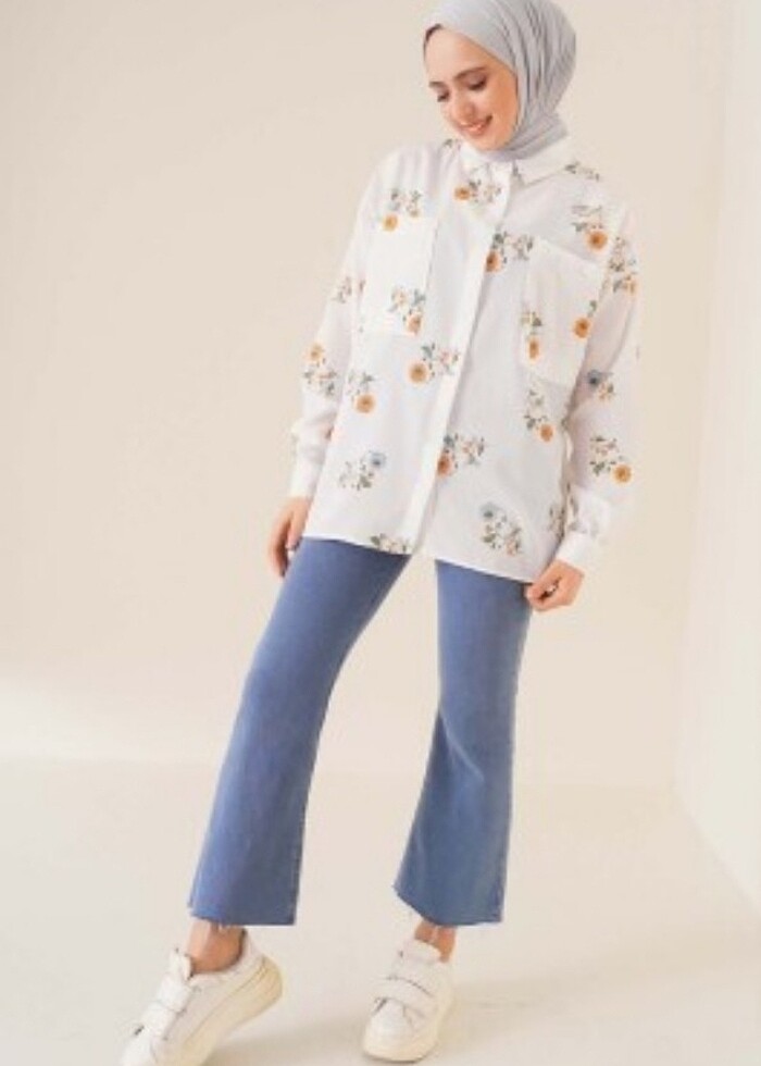 Beyaz Çiçekli gömlek  - Görsel 3